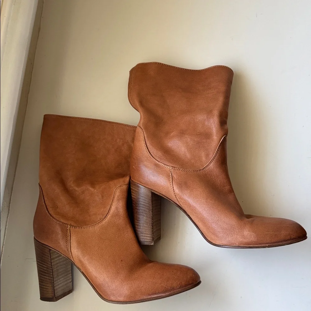 Vero Cuoio Tan Leather Heeled Booties